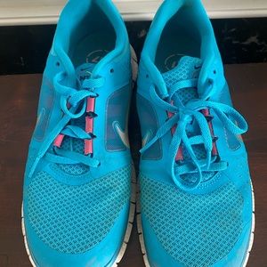 N7 Nike Women’s Sneakers Size 10